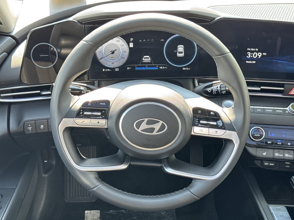 Used 2025 Hyundai Elantra SEL FWD image 23