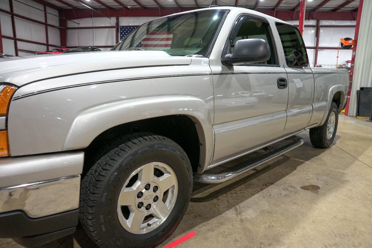 Used 2006 Chevrolet Silverado 1500 LT w/ Onstar Plus Package AWD/4WD image 40
