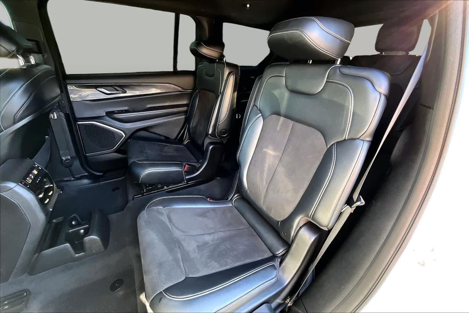 Used 2021 Jeep Grand Cherokee L Laredo AWD/4WD image 18