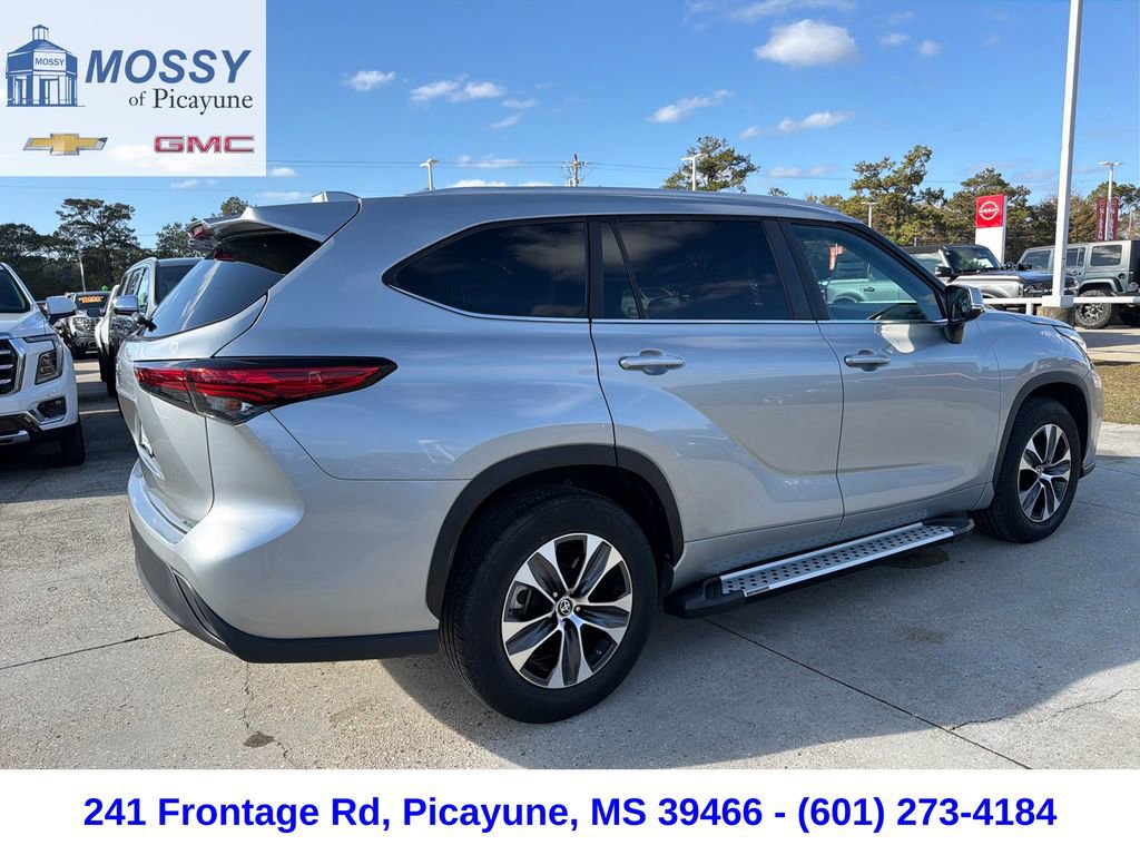 Used 2023 Toyota Highlander L image 5