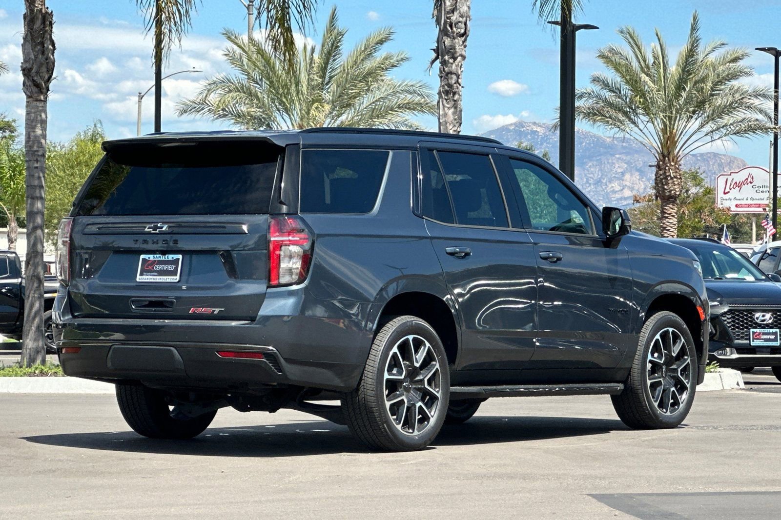Used 2021 Chevrolet Tahoe RST w/ Luxury Package RWD image 4