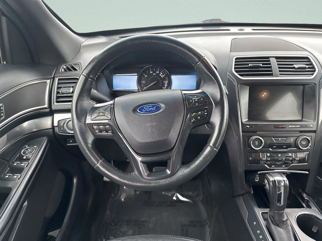 Used 2018 Ford Explorer XLT w/ Equipment Group 202A image 8