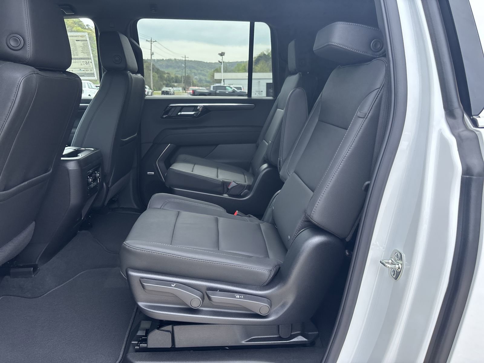 New 2026 Chevrolet Suburban LT w/ Comfort Package AWD/4WD image 21