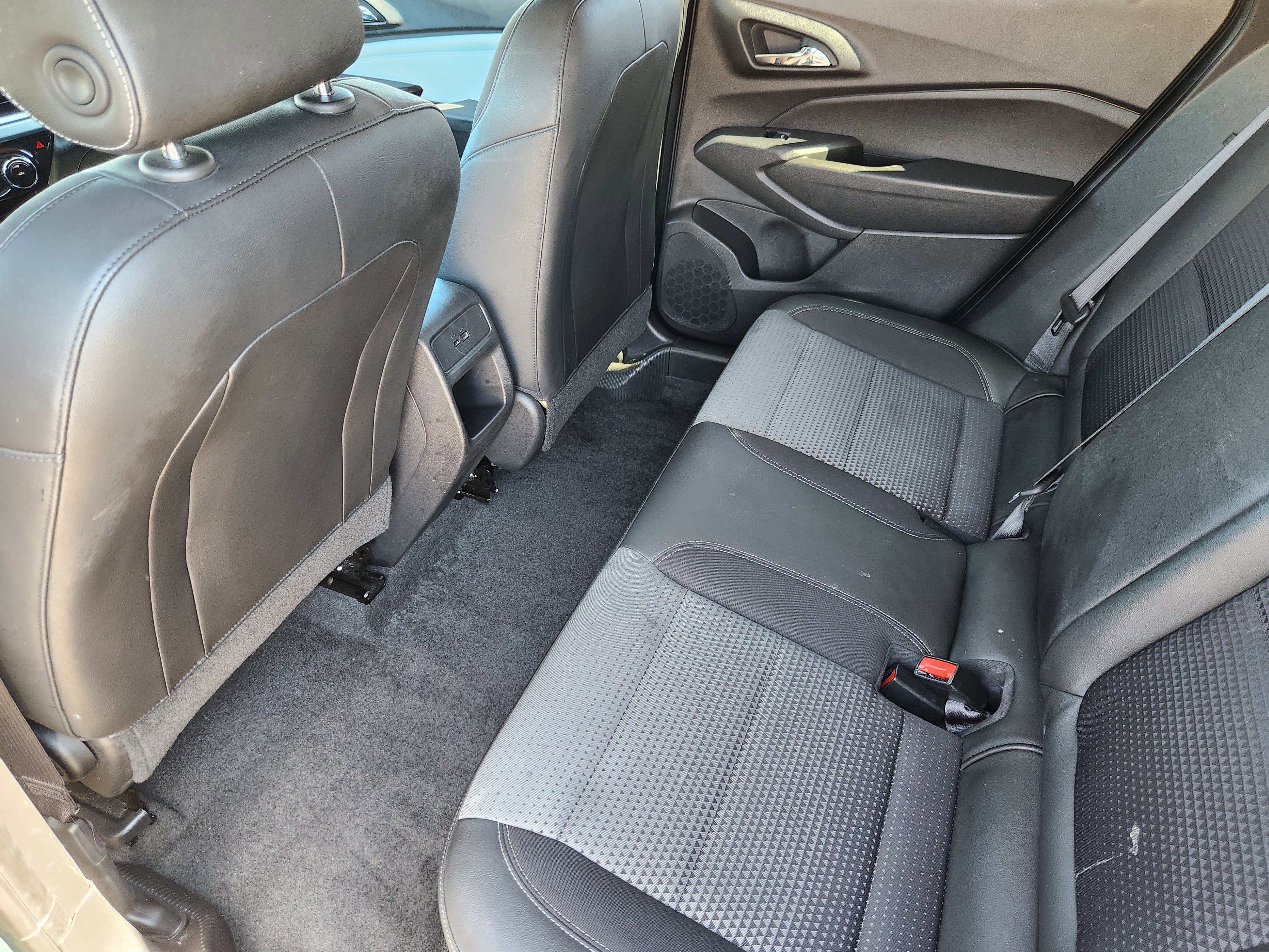 Used 2025 Chevrolet Trax LT FWD image 9