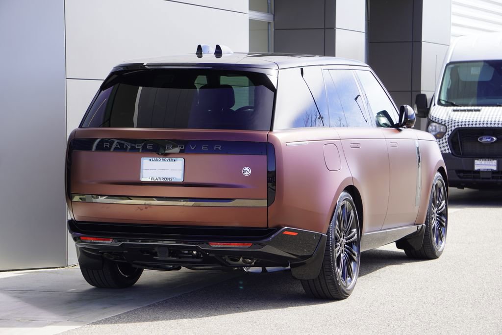 New 2026 Land Rover Range Rover SV image 2