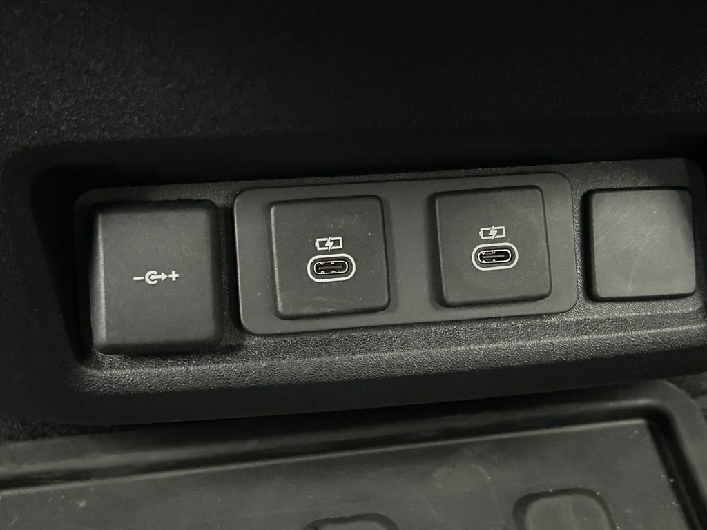 Used 2024 Land Rover Discovery Dynamic SE AWD/4WD image 23
