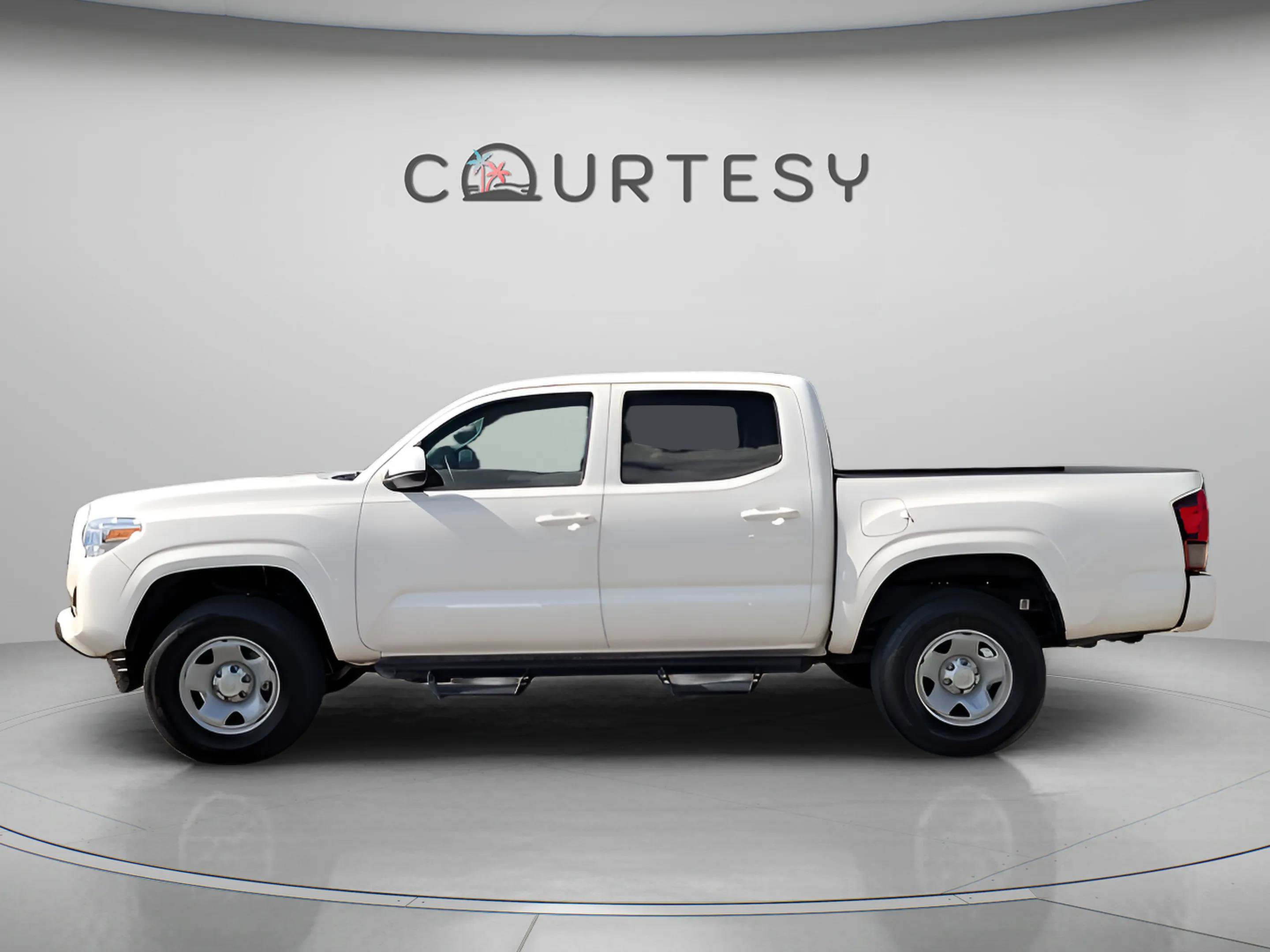 Used 2022 Toyota Tacoma SR image 2