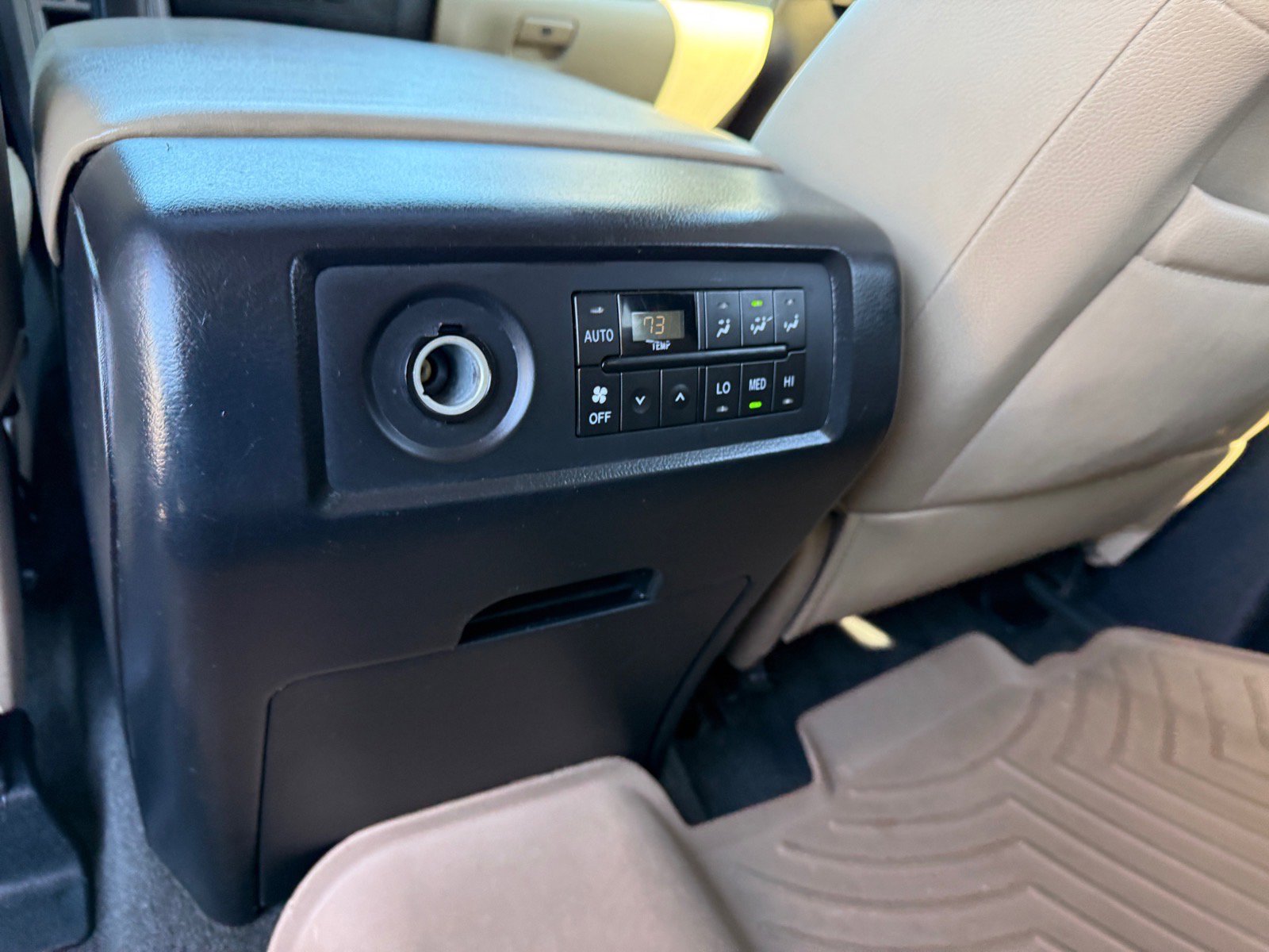 Used 2012 Toyota Sequoia SR5 w/ Premium Pkg image 36