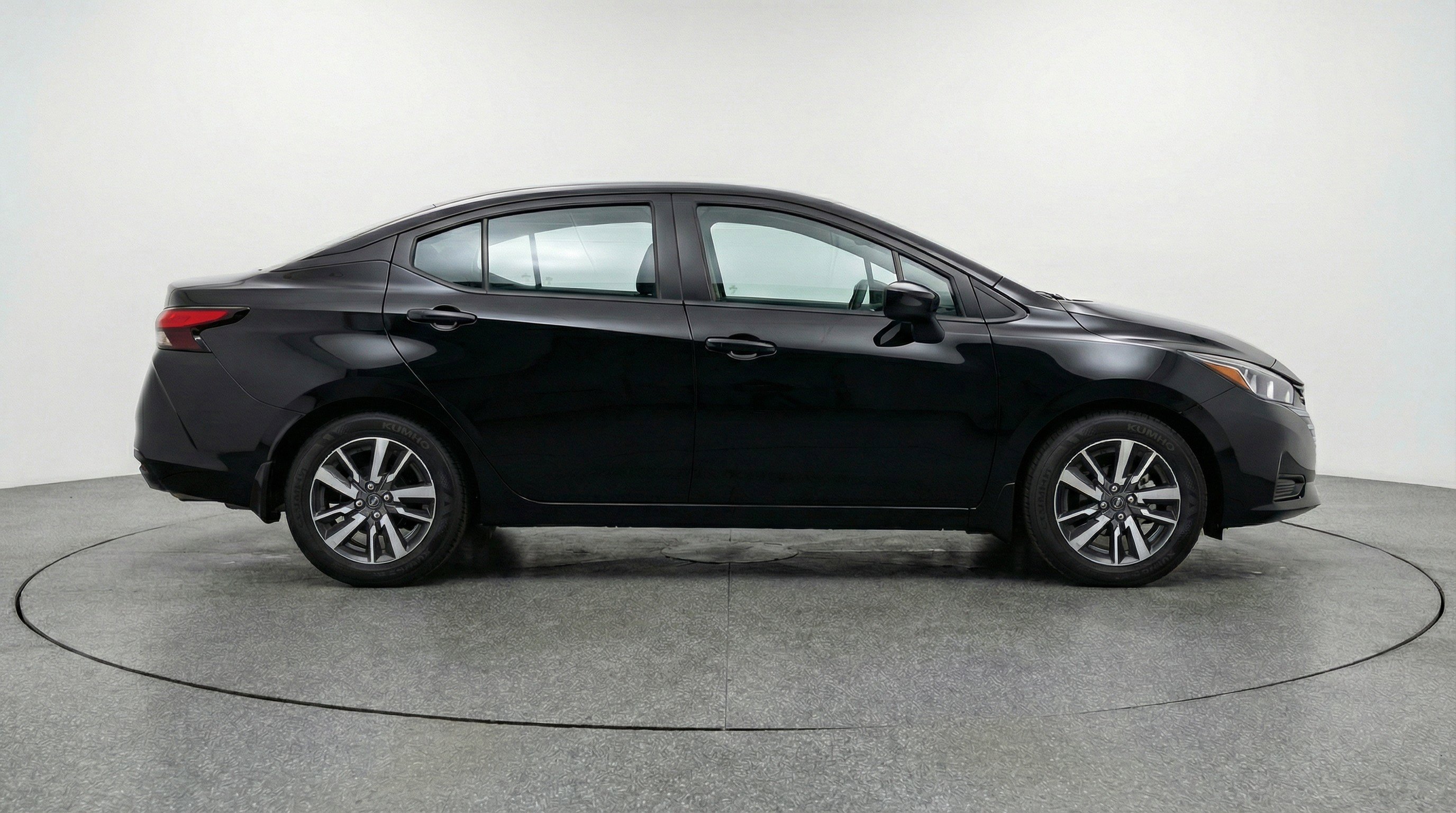 Used 2025 Nissan Versa SV FWD image 11