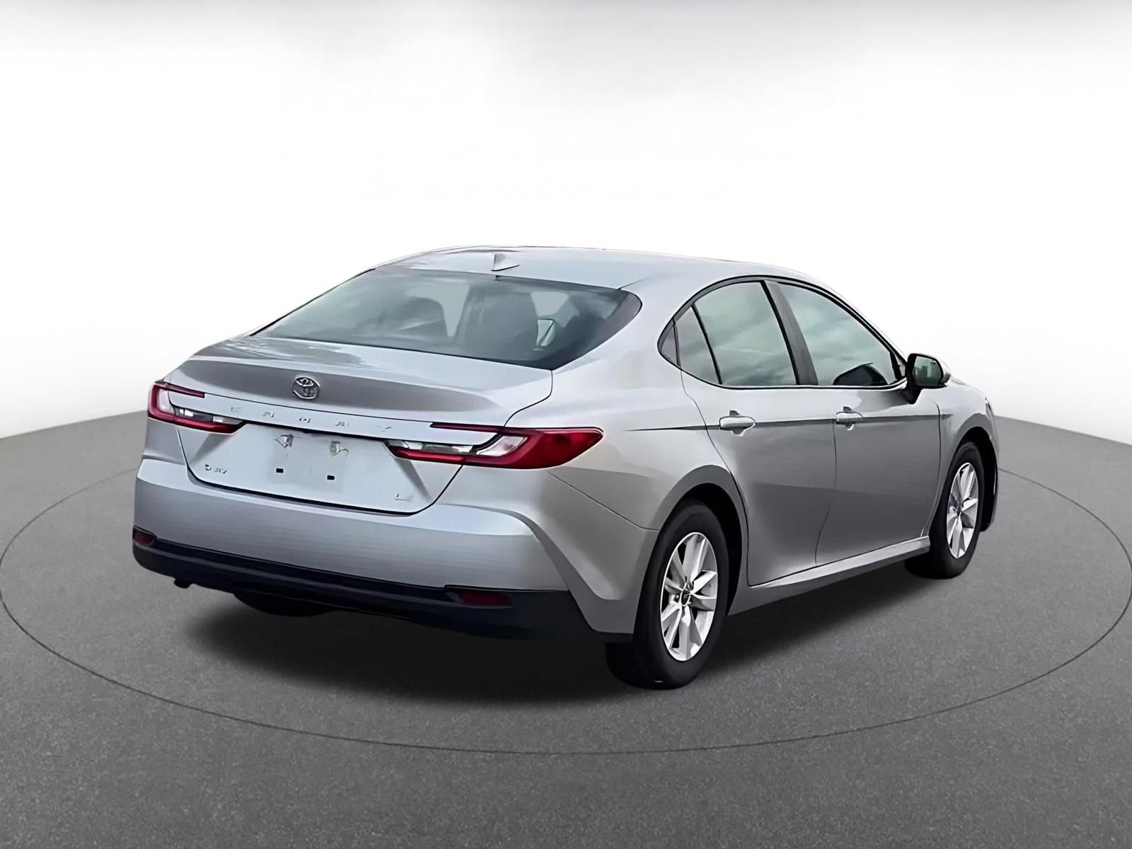Used 2025 Toyota Camry LE image 14