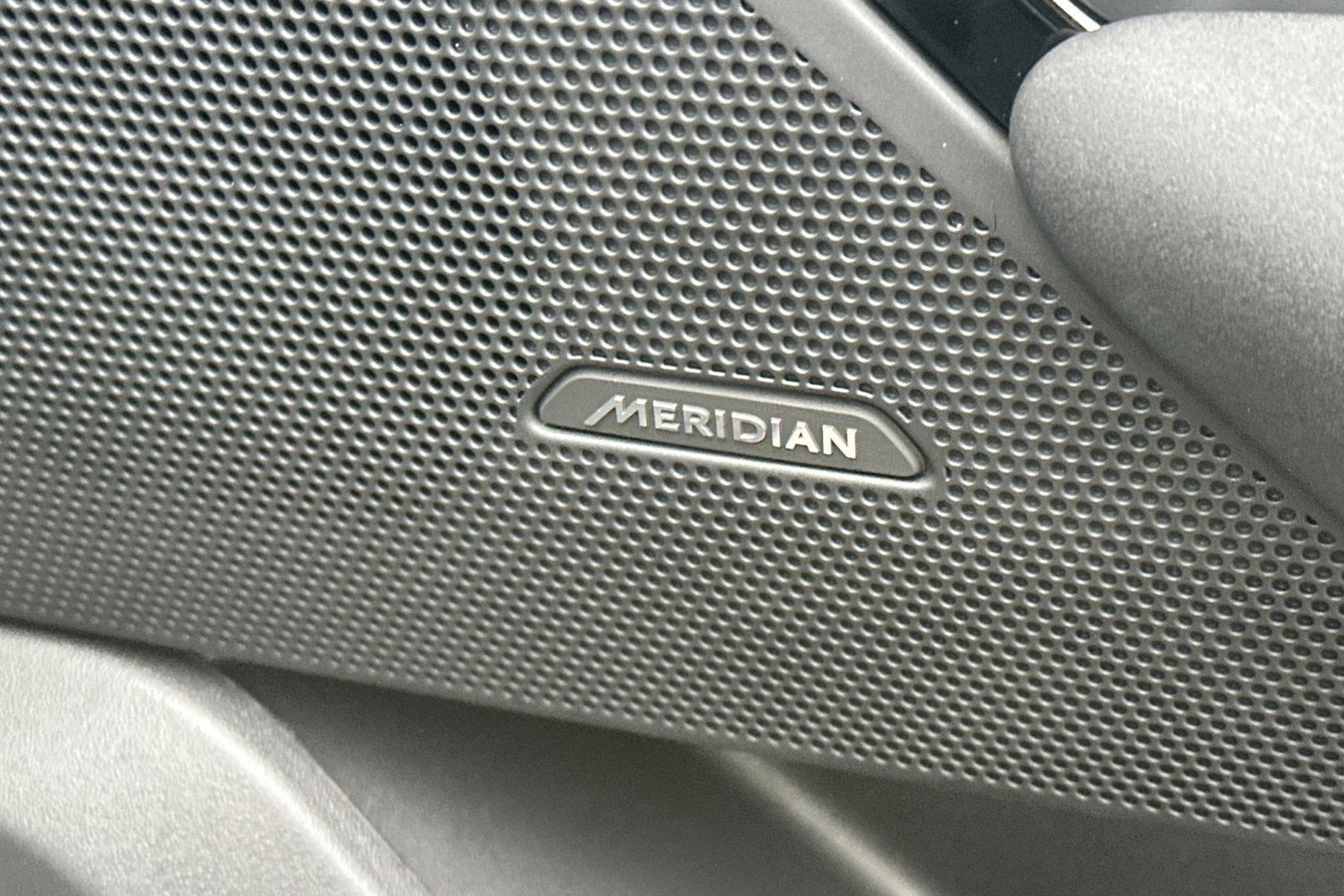 Certified 2025 Land Rover Range Rover Velar S image 16