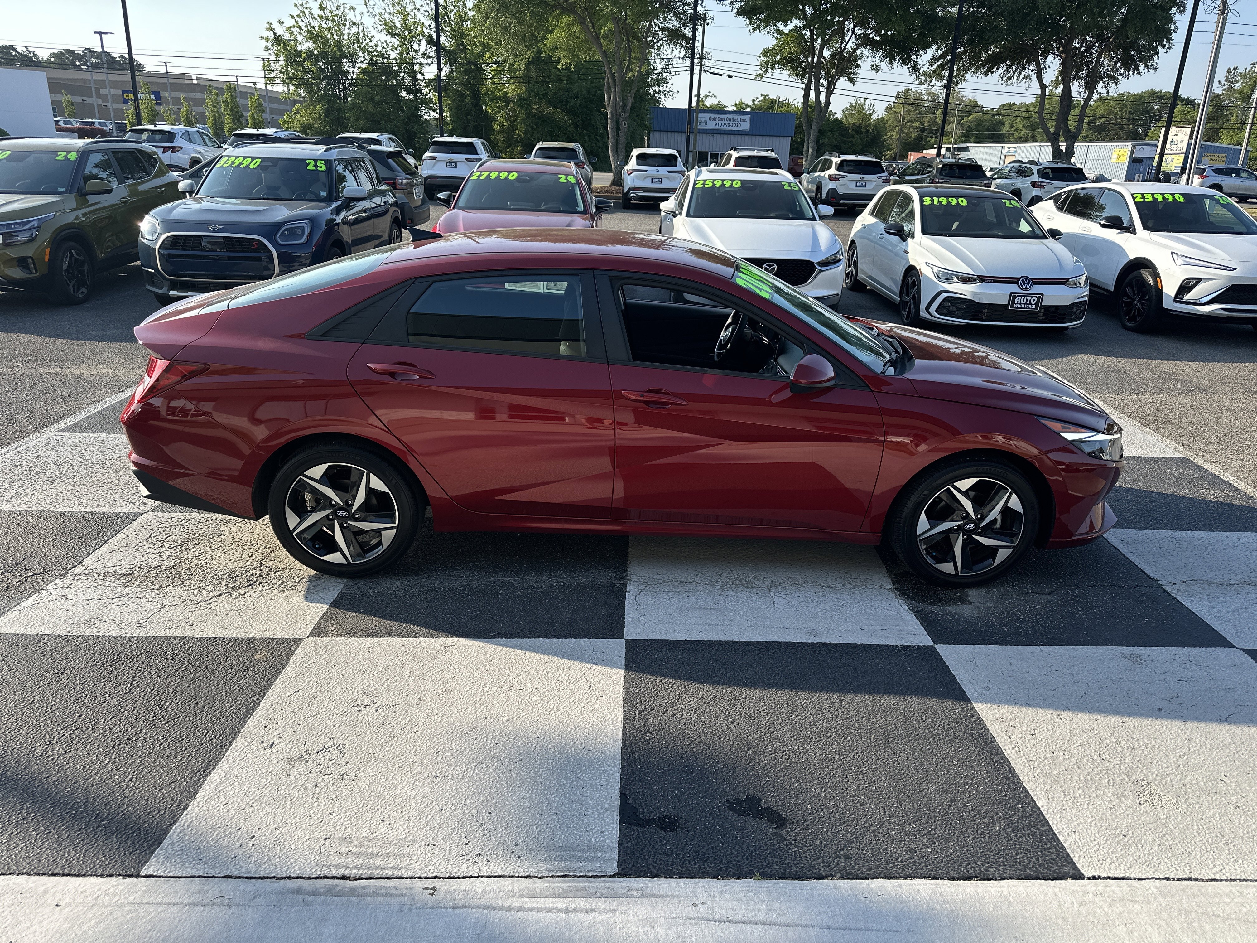 Used 2023 Hyundai Elantra SEL w/ Convenience Package FWD image 3