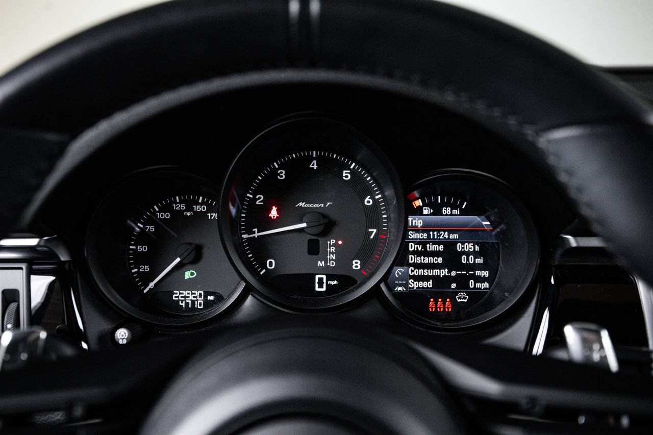Certified 2023 Porsche Macan Turbo AWD/4WD image 15