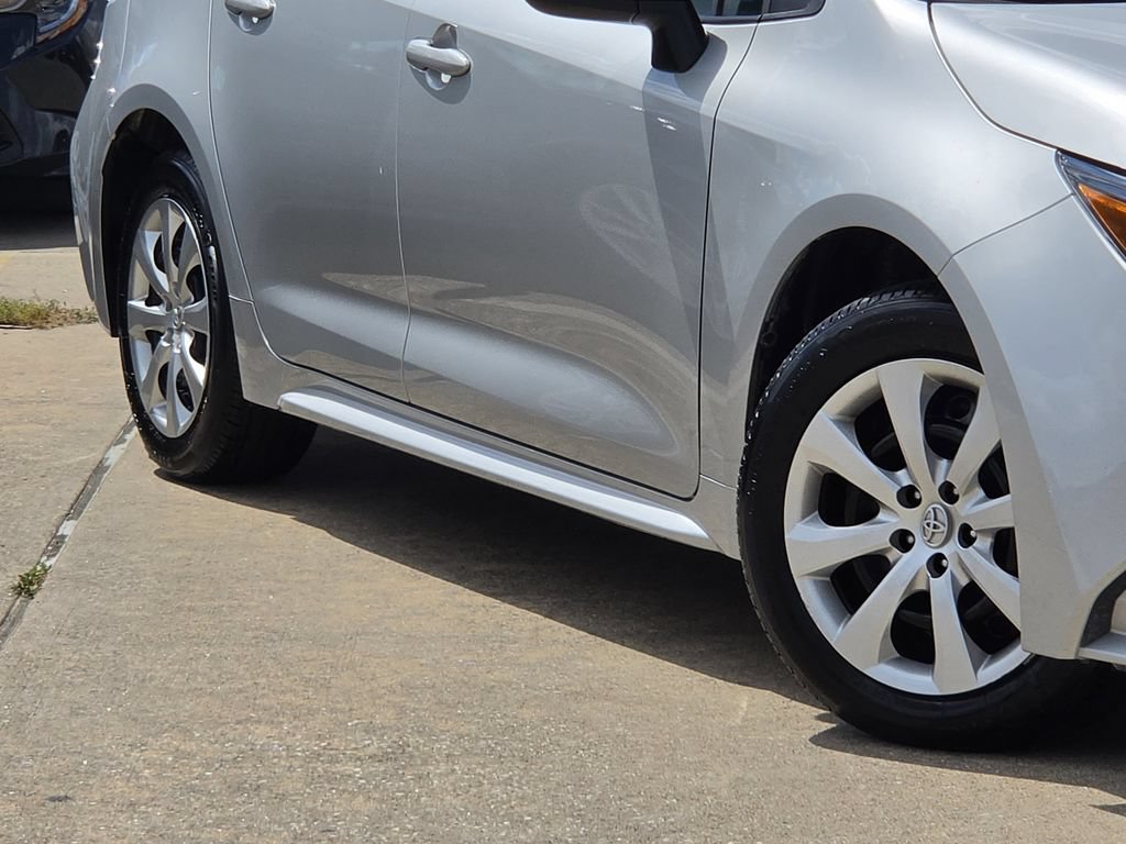 Used 2026 Toyota Corolla LE FWD image 12