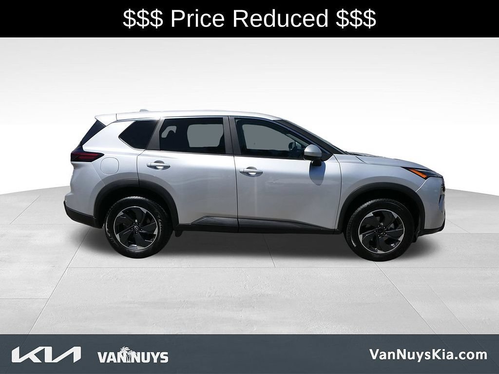 Used 2024 Nissan Rogue SV FWD image 30