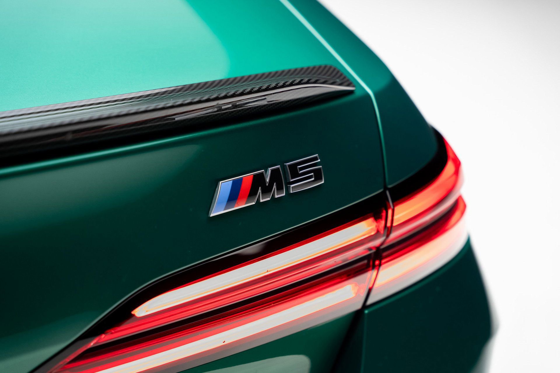 Used 2025 BMW M5 w/ Carbon Package image 32