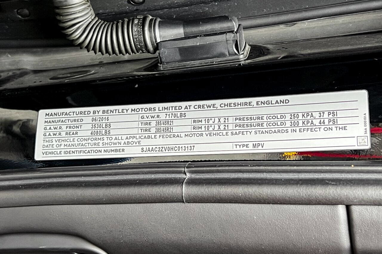 Used 2017 Bentley Bentayga image 28
