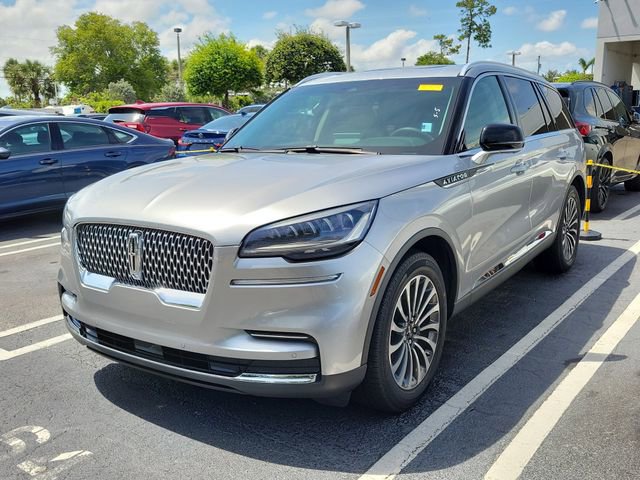 Used 2022 Lincoln Aviator Reserve w/ Class IV Trailer Tow Package RWD image 3