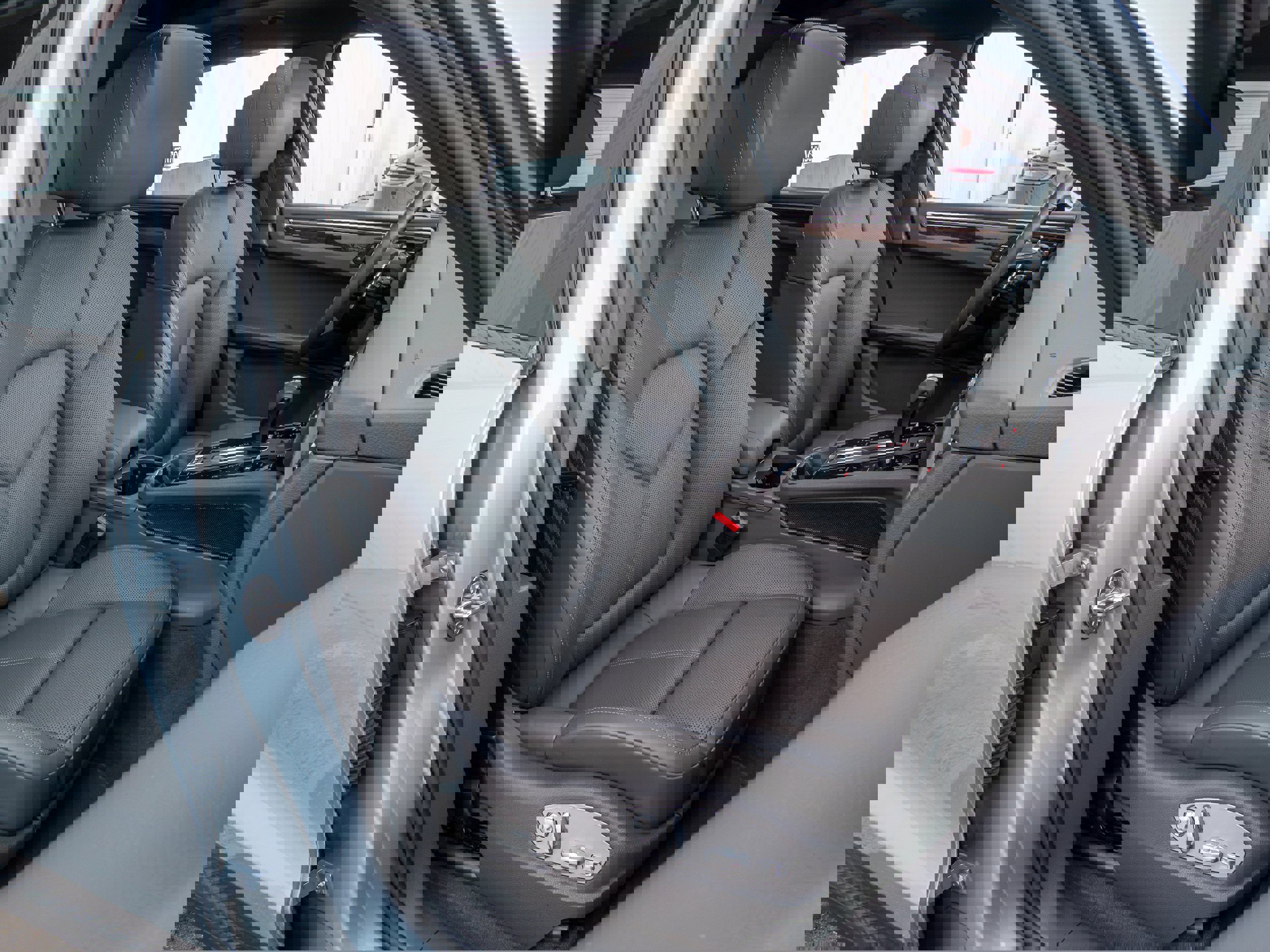 Used 2023 Porsche Macan image 34