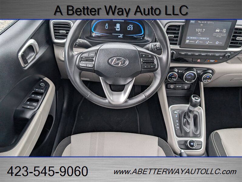 Used 2025 Hyundai Venue Limited FWD image 8