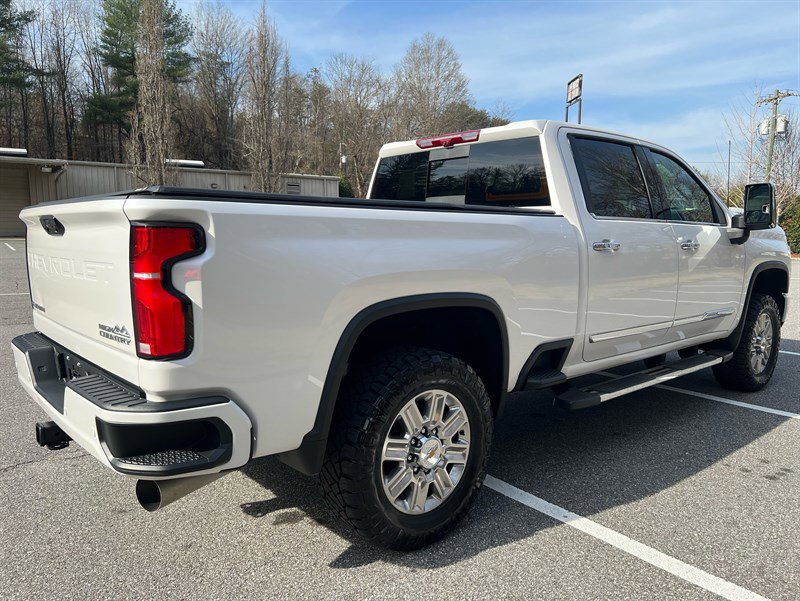 Used 2024 Chevrolet Silverado 2500 High Country w/ High Country Premium Package image 4