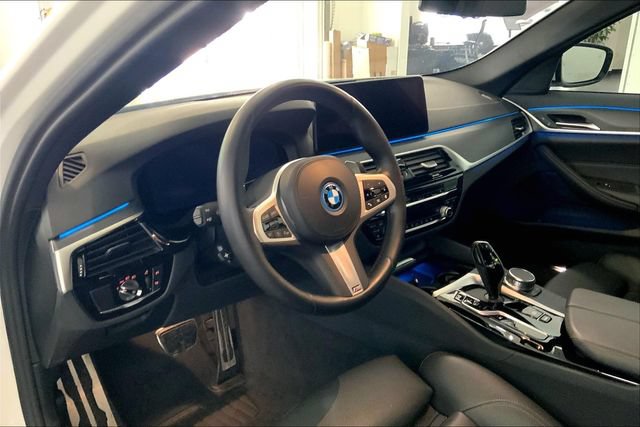 Used 2023 BMW 530e w/ M Sport Package RWD image 7