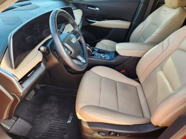Used 2024 Cadillac XT4 Luxury w/ Cold Weather Package FWD image 13