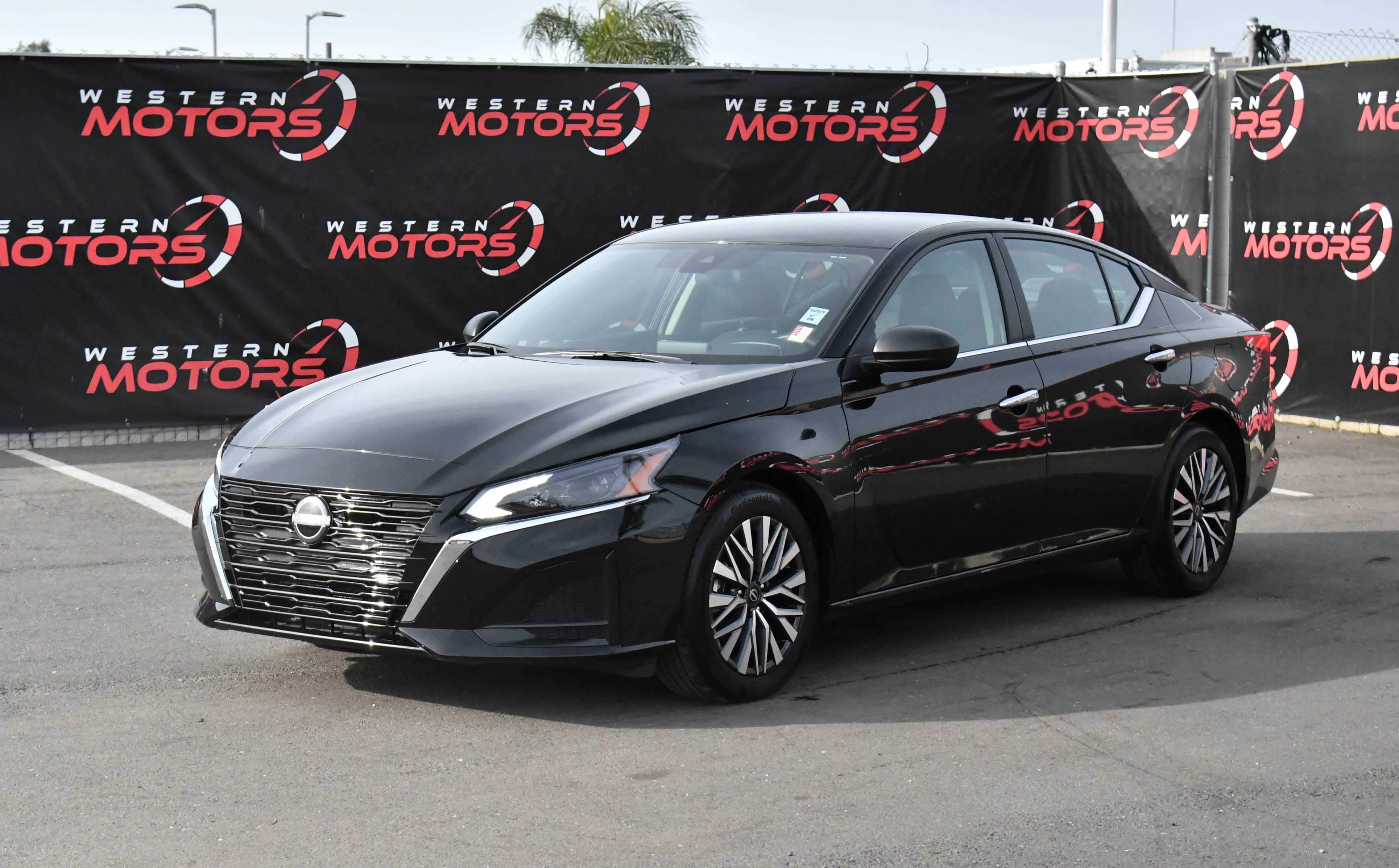 Used 2025 Nissan Altima 2.5 SV image 3