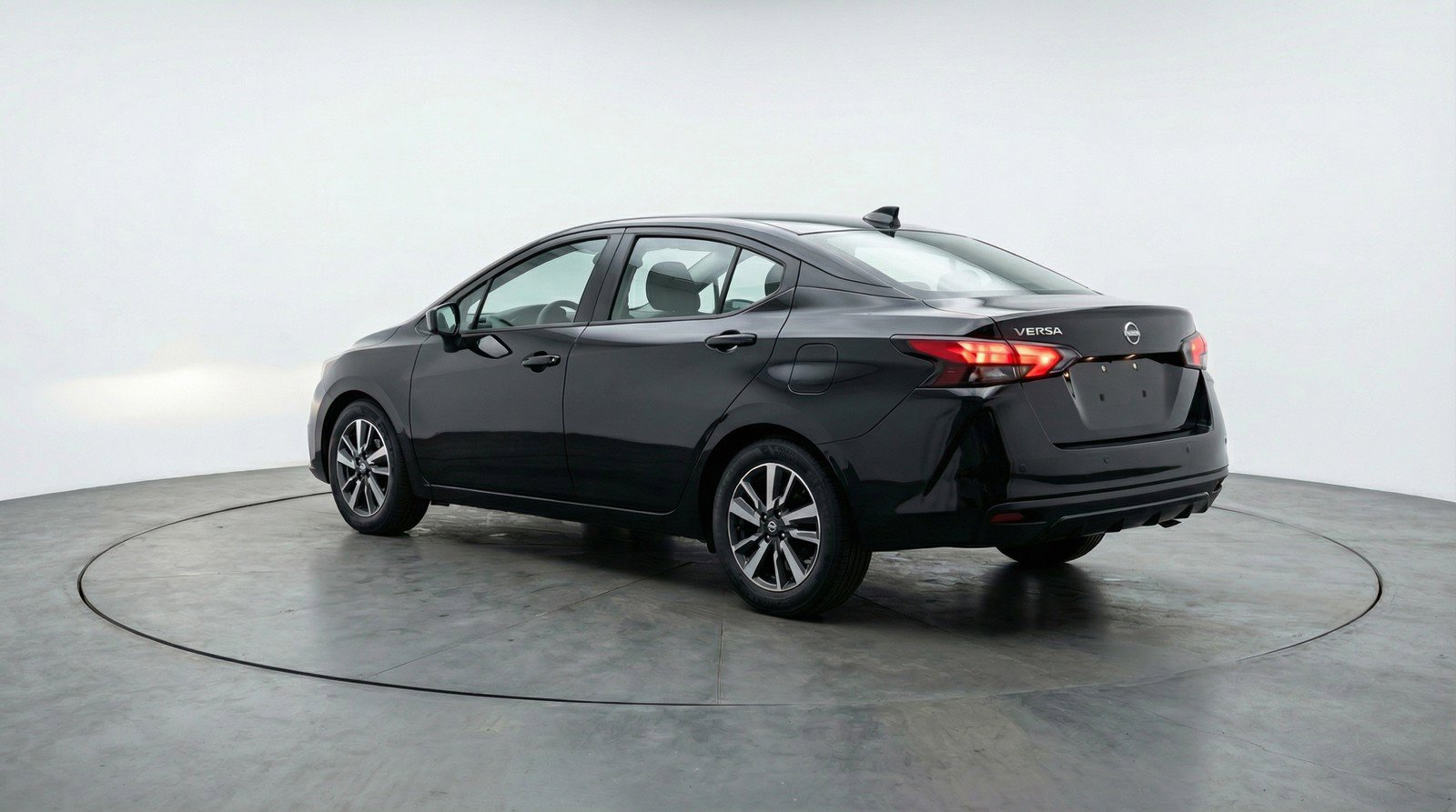 Used 2025 Nissan Versa SV image 6