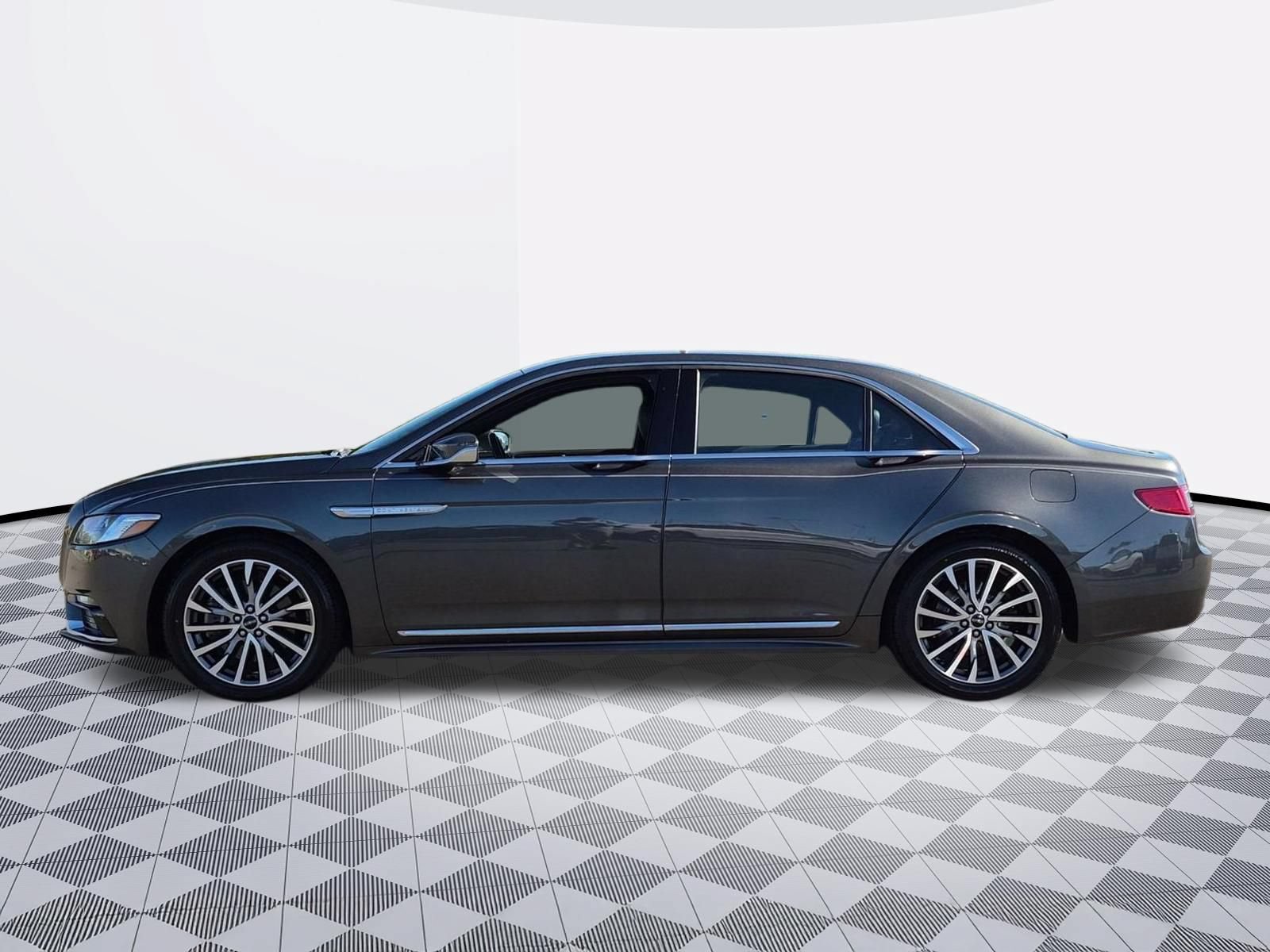 Used 2017 Lincoln Continental Select AWD/4WD image 4