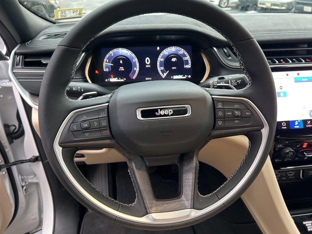 New 2025 Jeep Grand Cherokee Limited image 17