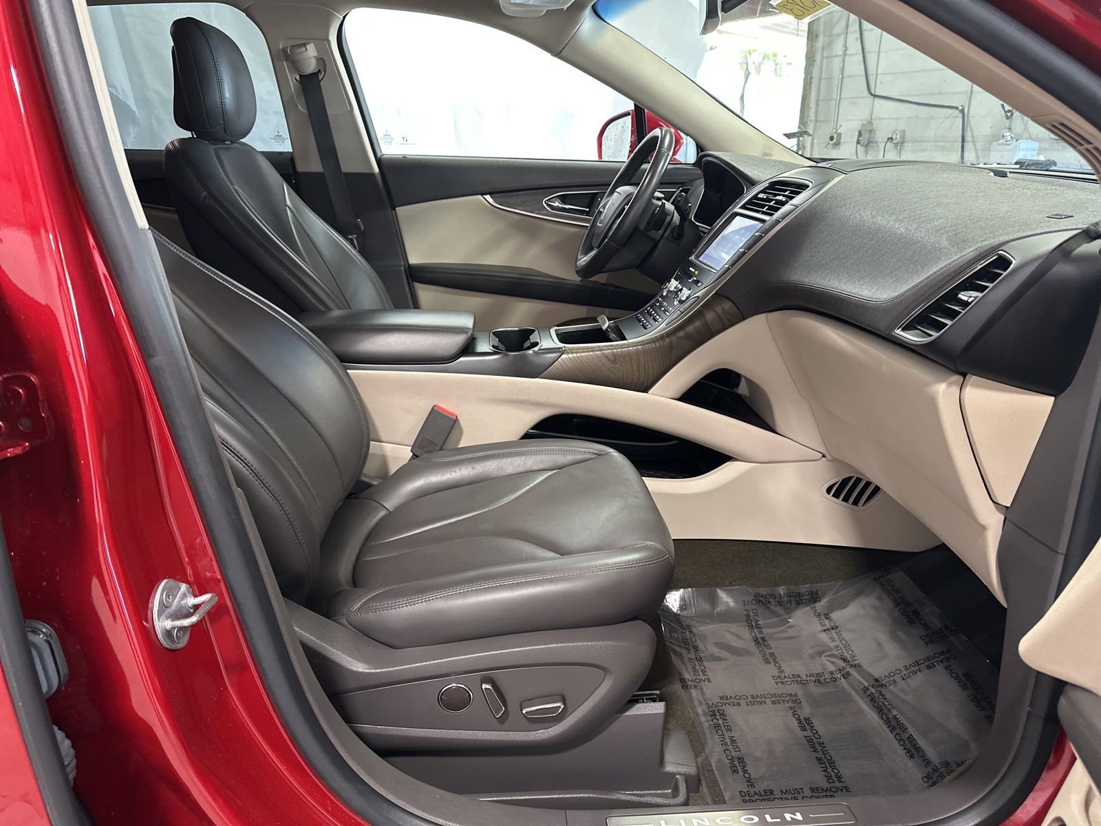 Used 2020 Lincoln Nautilus Reserve image 15