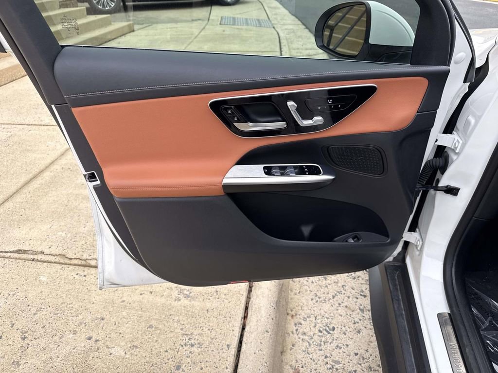 Used 2024 Mercedes-Benz GLC 300 4MATIC image 8