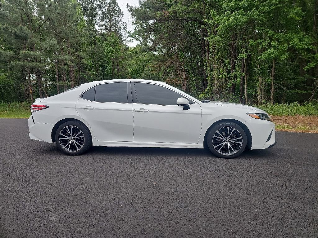 Used 2020 Toyota Camry SE FWD image 4