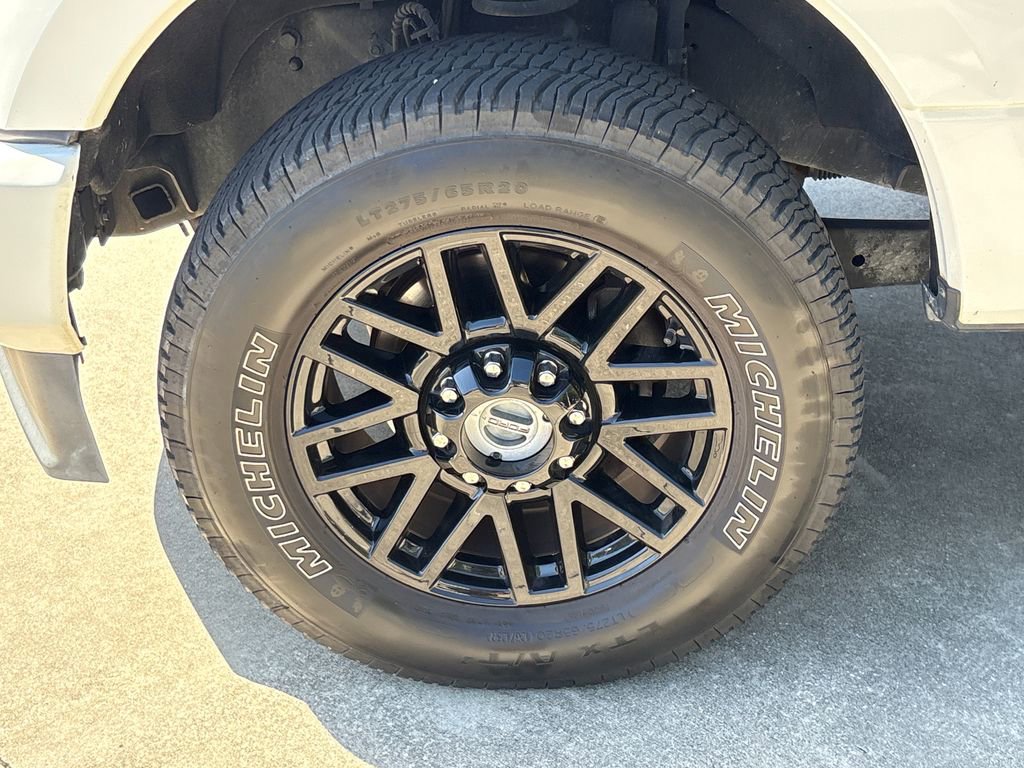 Used 2022 Ford F250 Lariat w/ Black Appearance Package image 11