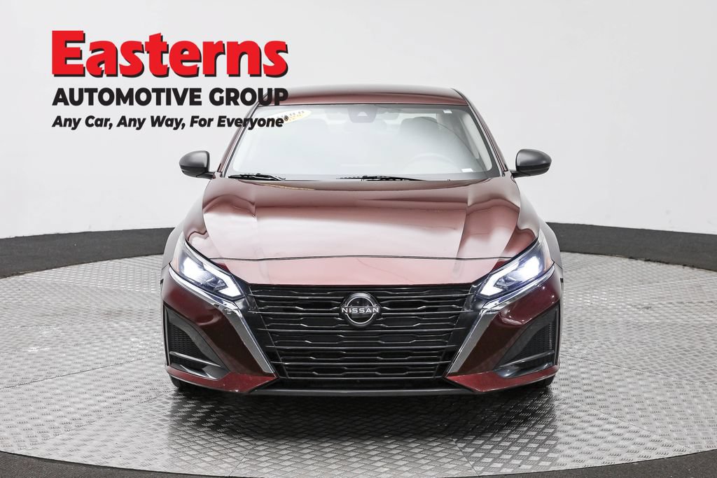 Used 2024 Nissan Altima 2.5 SV FWD image 2