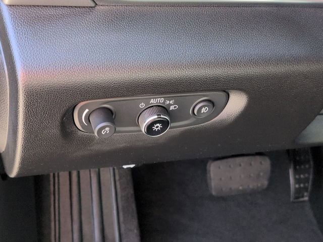 Used 2021 Chevrolet Traverse LT image 16