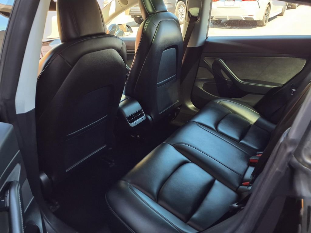 Used 2020 Tesla Model 3 Standard Range Plus image 18