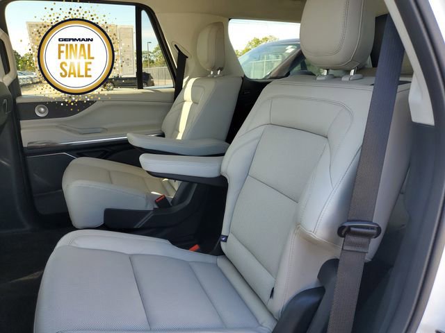 New 2025 Lincoln Navigator Reserve image 16