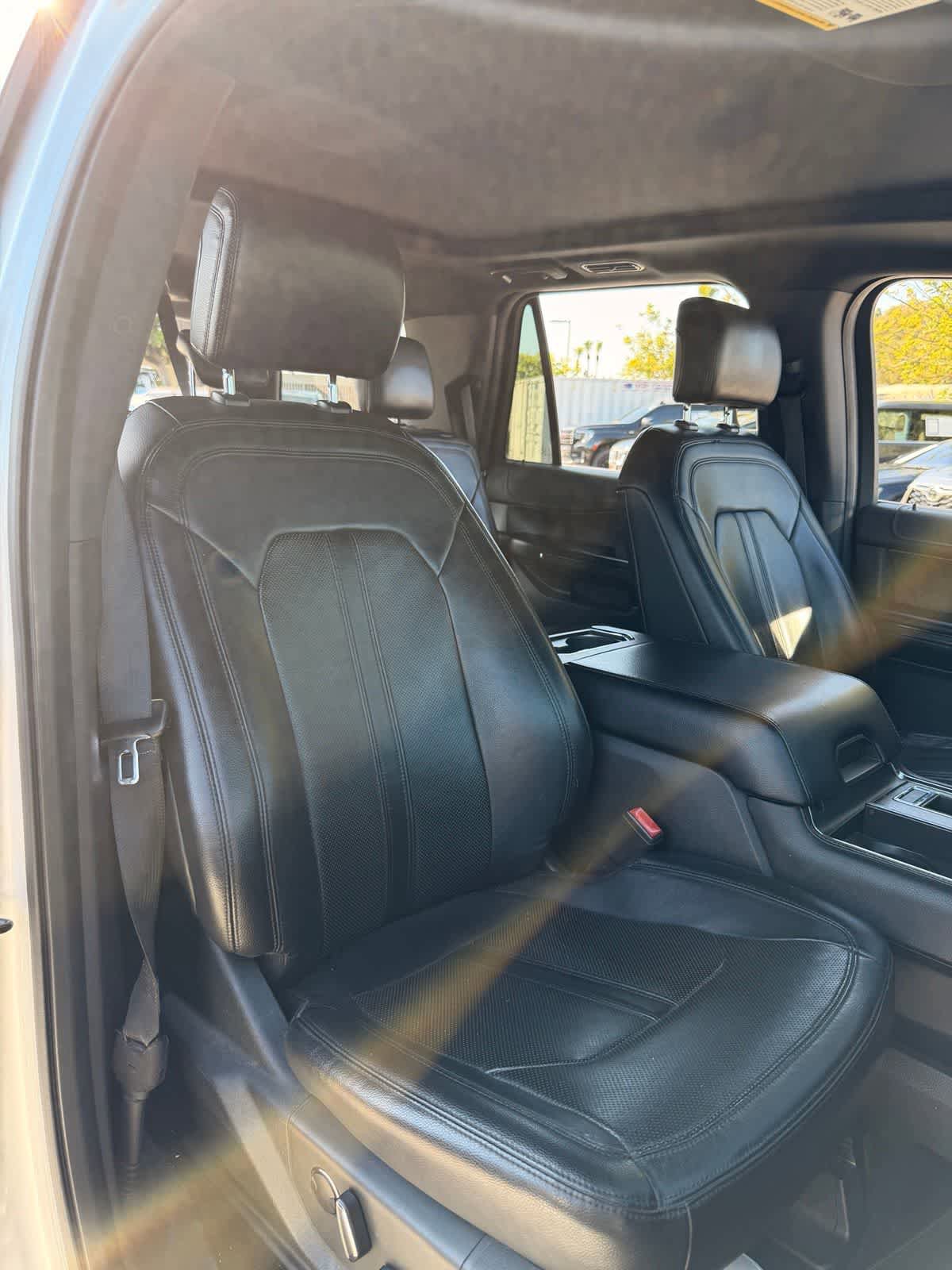 Used 2018 Ford Expedition Limited RWD image 12