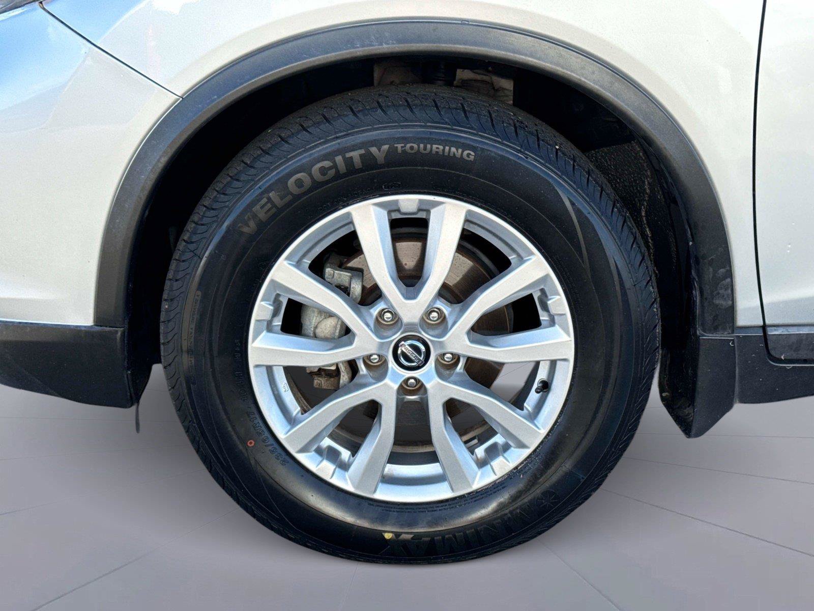 Used 2017 Nissan Rogue SV FWD image 11