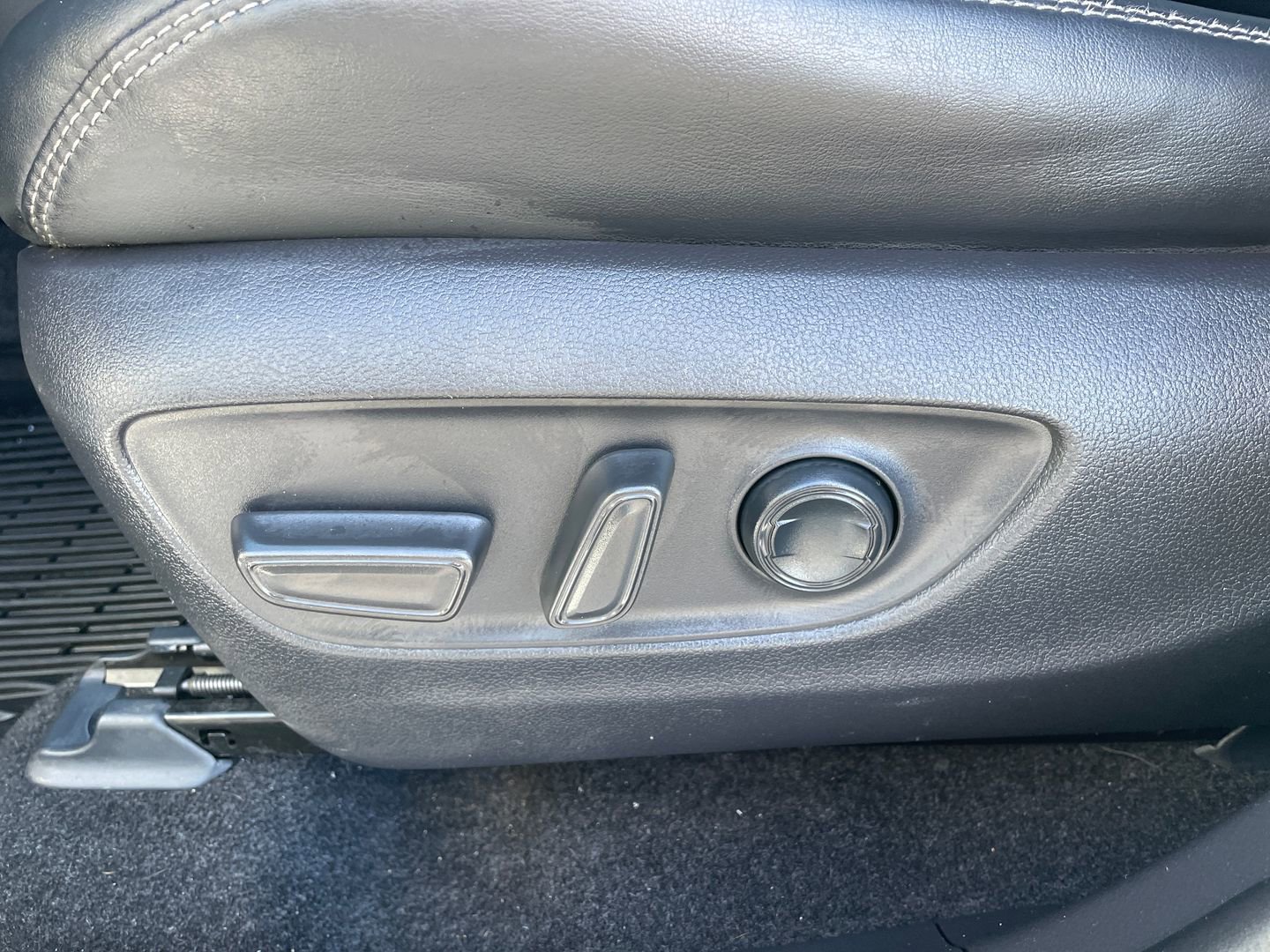 Used 2019 Toyota RAV4 XLE Premium w/ Cold Weather Package AWD/4WD image 27