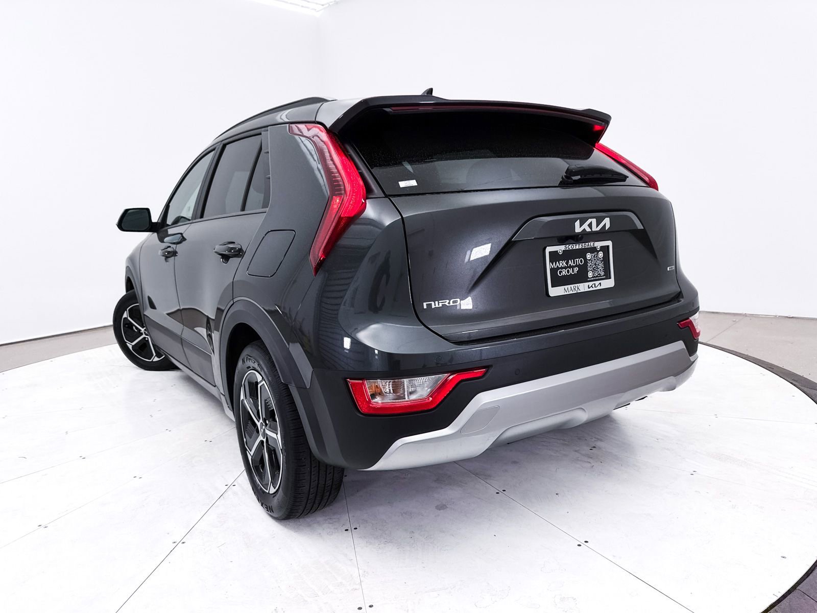 Certified 2025 Kia Niro EX image 7