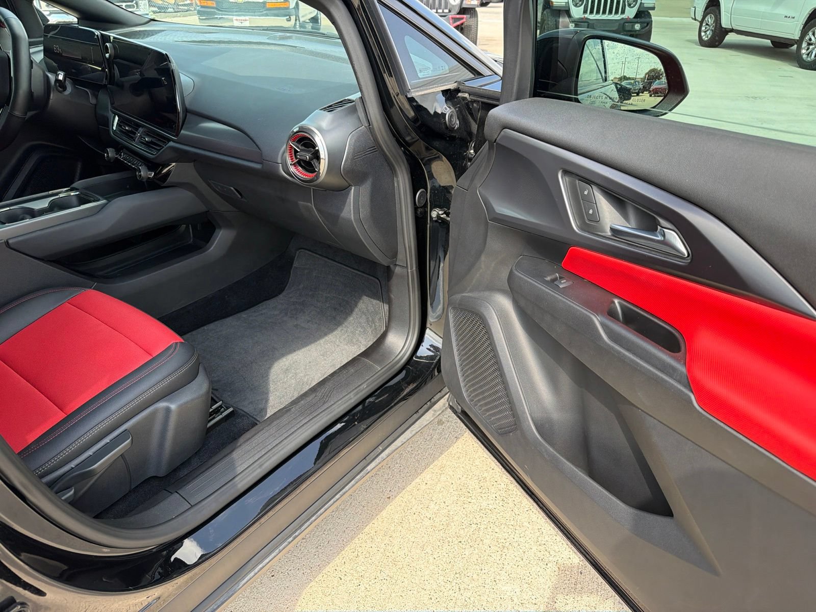 Used 2025 Chevrolet Equinox EV RS FWD image 9