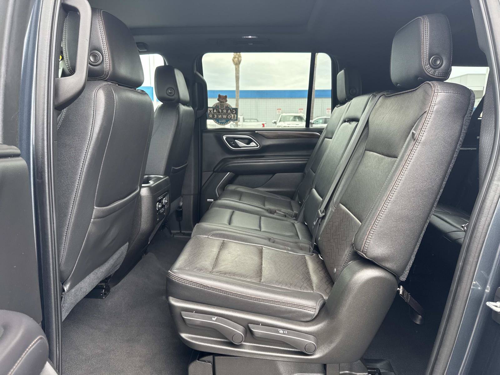 Used 2021 Chevrolet Suburban High Country RWD image 25