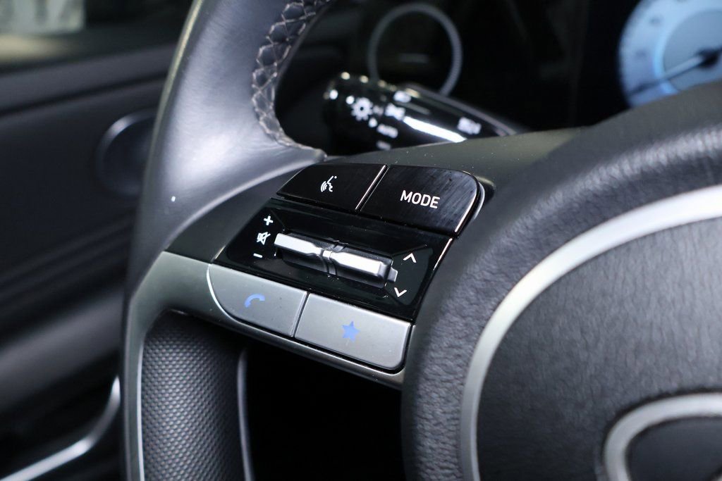 Used 2024 Hyundai Elantra Limited image 22