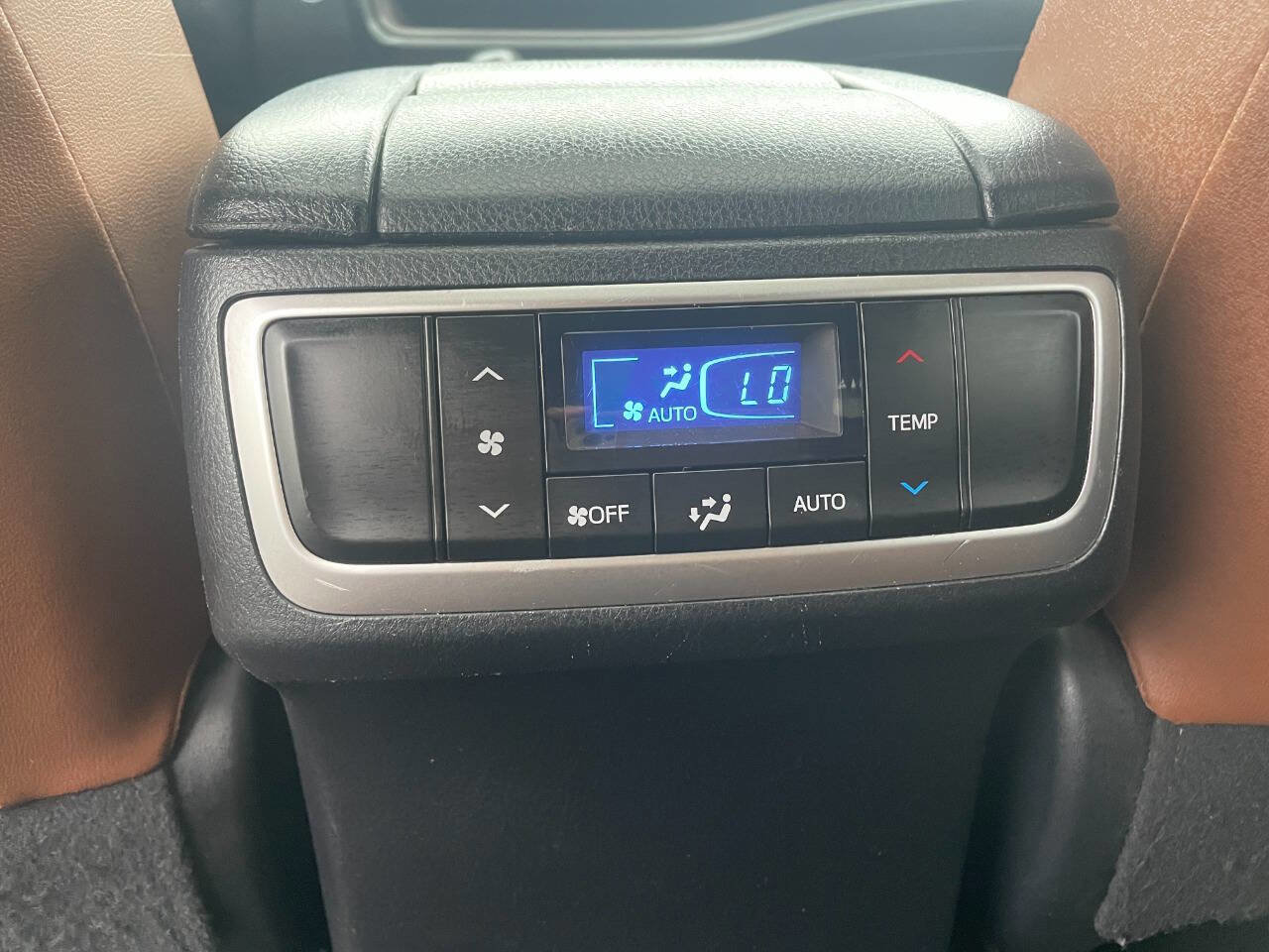 Used 2018 Toyota Highlander Limited image 32