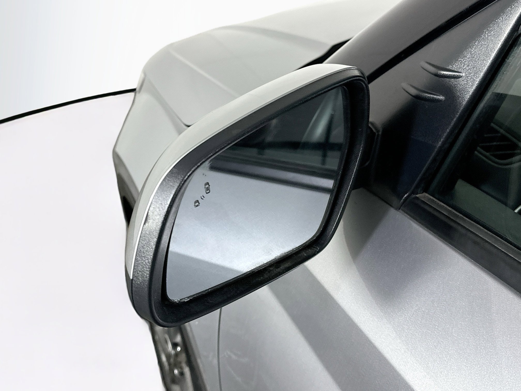 Used 2025 Hyundai Venue SEL image 16