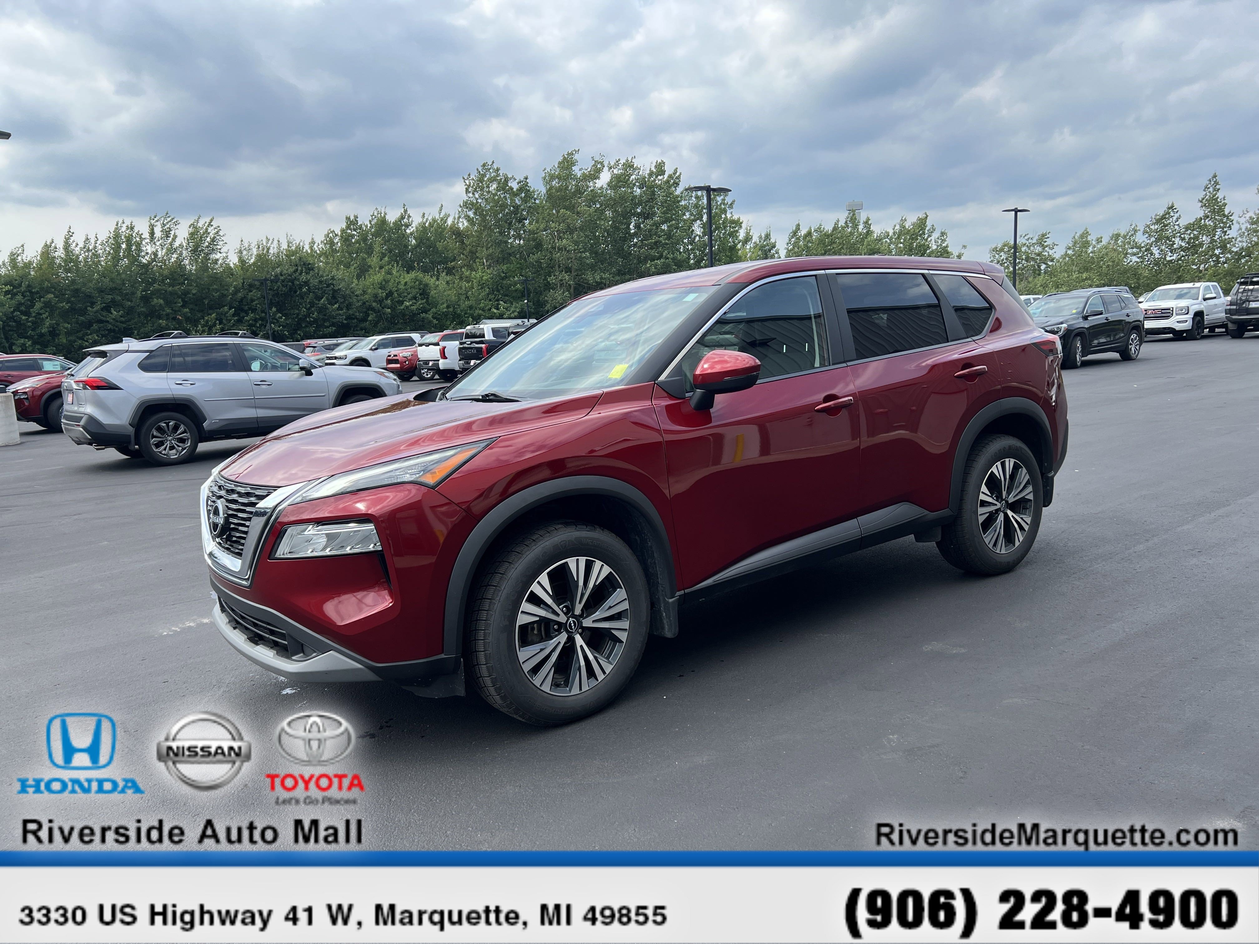Used 2023 Nissan Rogue SV image 3