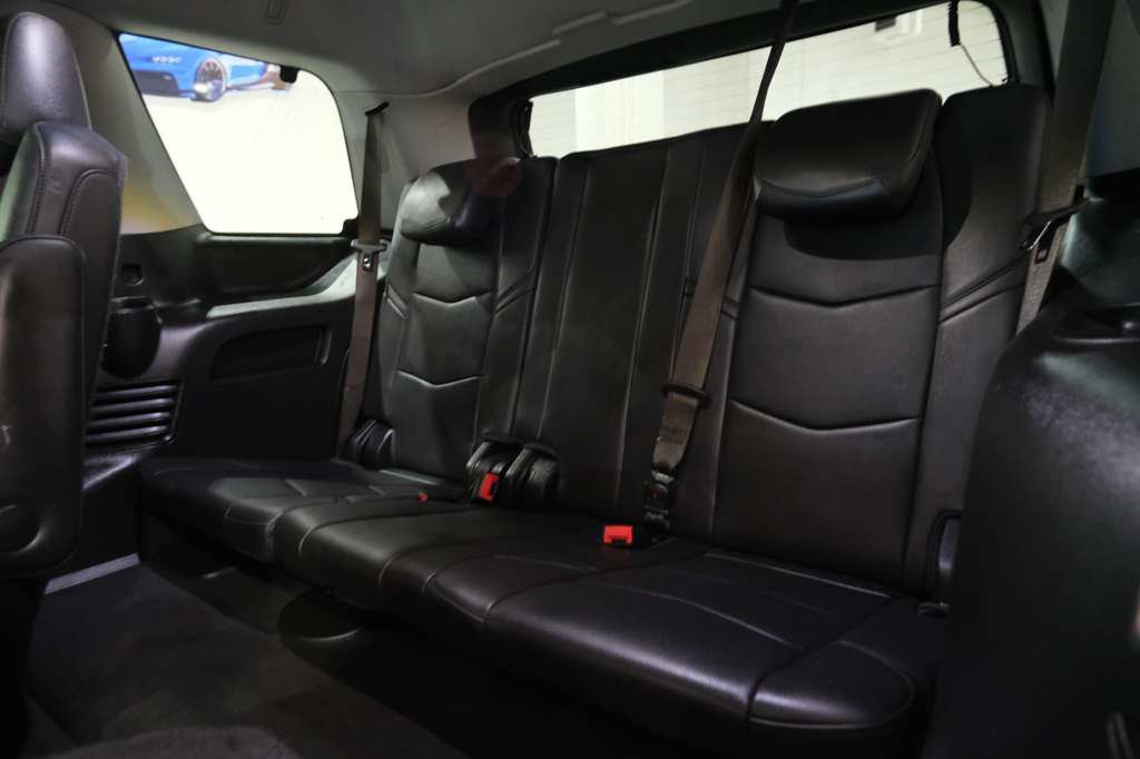 Used 2018 Cadillac Escalade Premium Luxury AWD/4WD image 24